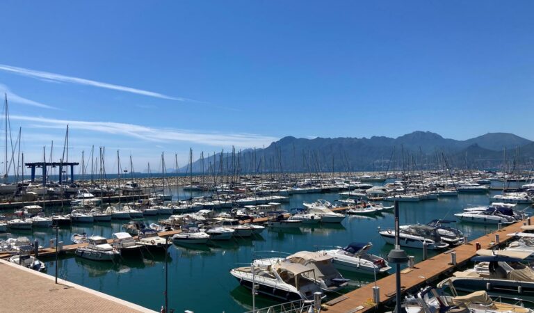 Salerno, Marina d’Arechi Bandiera Blu per il decimo anno consecutivo. Venti i comuni della Campania ad aver ottenuto il riconoscimento