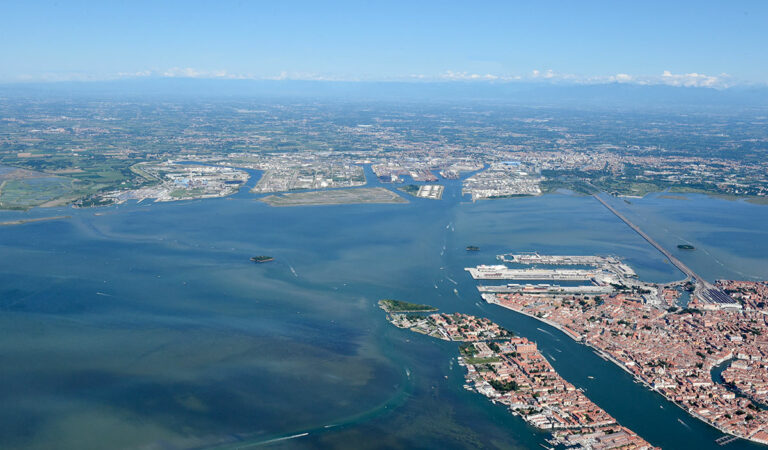 Porto di Venezia, riapre il concorso d’idee per il terminal crociere e container fuori laguna