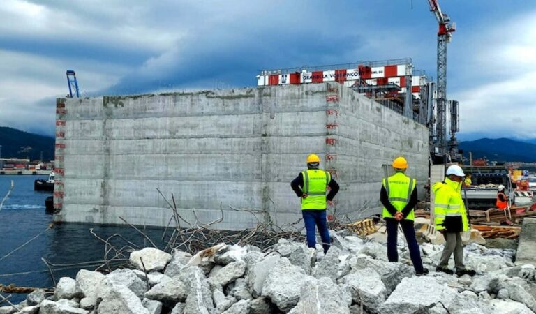 Al porto di Genova la posa del primo cassone della nuova Diga Foranea