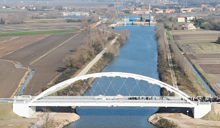 Navigazione interna Veneto, inaugurato il ponte Rantin sull’idrovia Po Brondolo a Loreo